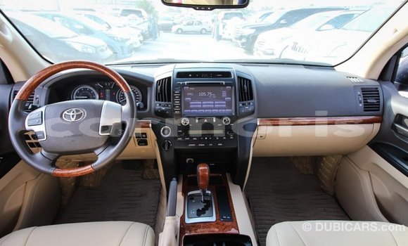 Acheter Import Voiture Toyota Land Cruiser Blanc à Import - Dubai, Îles Agalega Acheter Import Voiture Toyota Land Cruiser Blanc à Import - Dubai, Îles Agalega