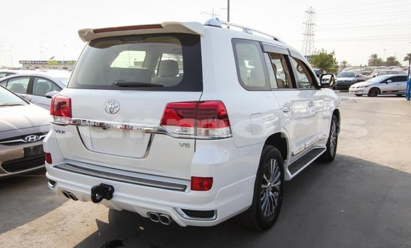 Acheter Import Voiture Toyota Land Cruiser Blanc à Import - Dubai, Îles Agalega Acheter Import Voiture Toyota Land Cruiser Blanc à Import - Dubai, Îles Agalega
