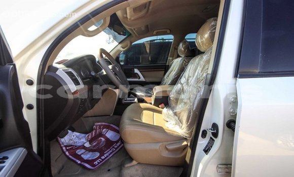 Buy Import Toyota Land Cruiser White Car in Import - Dubai in Agalega Islands Buy Import Toyota Land Cruiser White Car in Import - Dubai in Agalega Islands