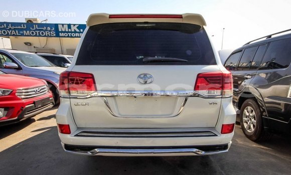 Buy Import Toyota Land Cruiser White Car in Import - Dubai in Agalega Islands Buy Import Toyota Land Cruiser White Car in Import - Dubai in Agalega Islands