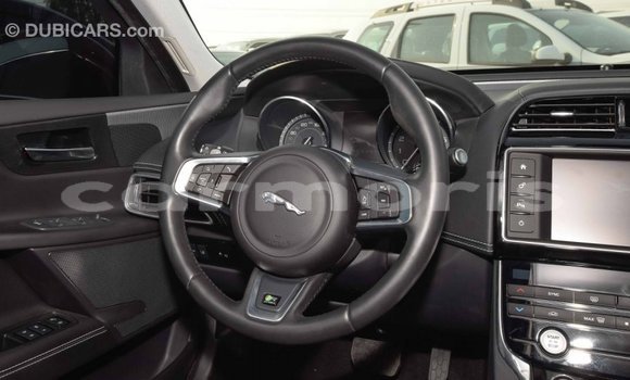 Acheter Import Voiture Jaguar XE Rouge à Import - Dubai, Îles Agalega Acheter Import Voiture Jaguar XE Rouge à Import - Dubai, Îles Agalega