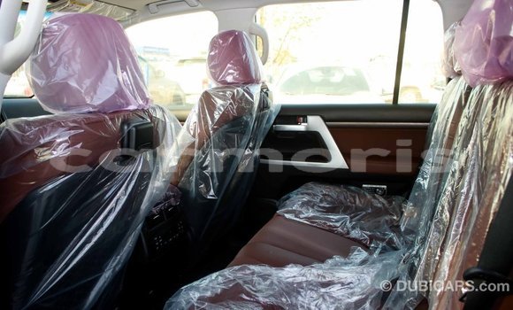 Acheter Import Voiture Toyota Land Cruiser Noir à Import - Dubai, Îles Agalega Acheter Import Voiture Toyota Land Cruiser Noir à Import - Dubai, Îles Agalega