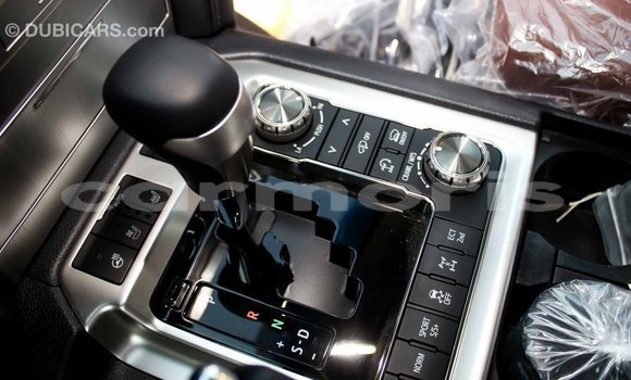 Acheter Import Voiture Toyota Land Cruiser Noir à Import - Dubai, Îles Agalega Acheter Import Voiture Toyota Land Cruiser Noir à Import - Dubai, Îles Agalega