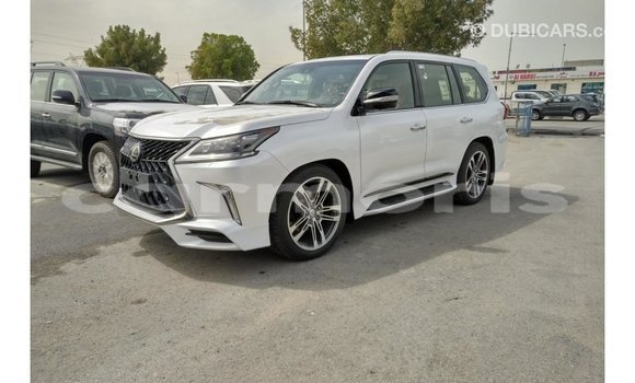 Acheter Import Voiture Lexus LX Blanc à Import - Dubai, Îles Agalega Acheter Import Voiture Lexus LX Blanc à Import - Dubai, Îles Agalega