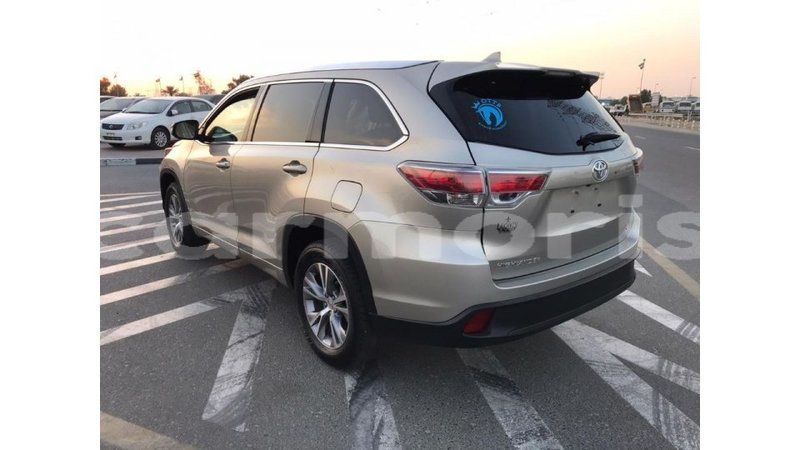 Big with watermark toyota highlander agalega islands import dubai 2529