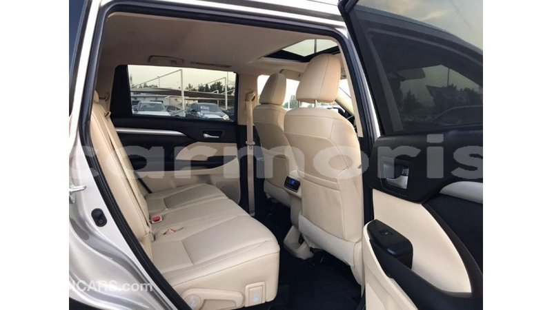 Big with watermark toyota highlander agalega islands import dubai 2529