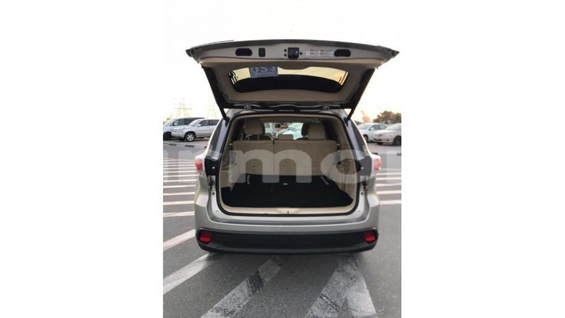 Big with watermark toyota highlander agalega islands import dubai 2529