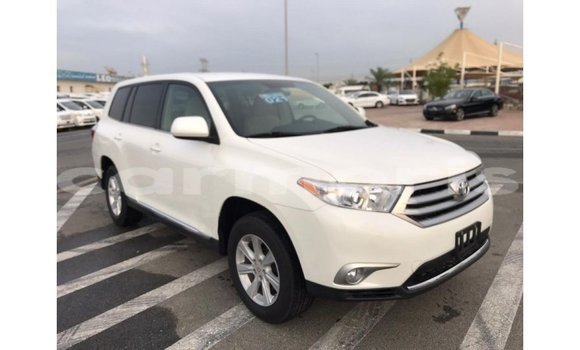 Buy Import Toyota Highlander White Car in Import - Dubai in Agalega Islands Buy Import Toyota Highlander White Car in Import - Dubai in Agalega Islands