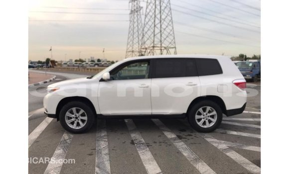 Buy Import Toyota Highlander White Car in Import - Dubai in Agalega Islands Buy Import Toyota Highlander White Car in Import - Dubai in Agalega Islands