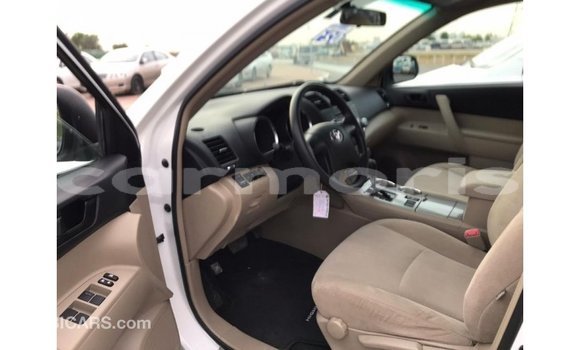 Buy Import Toyota Highlander White Car in Import - Dubai in Agalega Islands Buy Import Toyota Highlander White Car in Import - Dubai in Agalega Islands