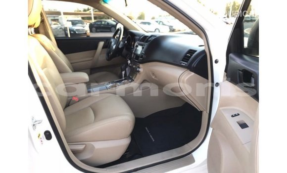 Buy Import Toyota Highlander White Car in Import - Dubai in Agalega Islands Buy Import Toyota Highlander White Car in Import - Dubai in Agalega Islands