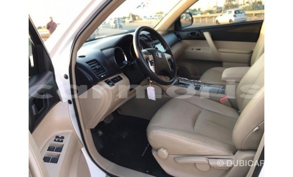 Buy Import Toyota Highlander White Car in Import - Dubai in Agalega Islands Buy Import Toyota Highlander White Car in Import - Dubai in Agalega Islands