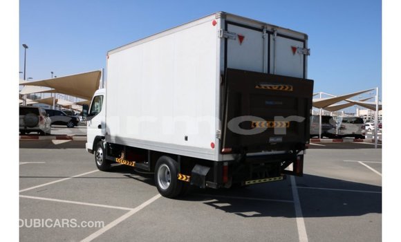 Buy Import Mitsubishi Carisma White Car in Import - Dubai in Agalega Islands