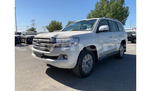 Buy Import Toyota Land Cruiser White Car in Import - Dubai in Agalega Islands Buy Import Toyota Land Cruiser White Car in Import - Dubai in Agalega Islands