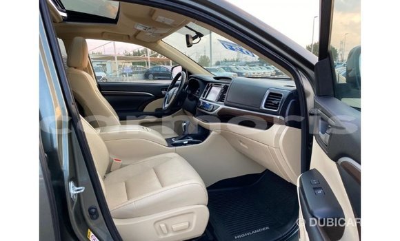 Buy Import Toyota Highlander Green Car in Import - Dubai in Agalega Islands Buy Import Toyota Highlander Green Car in Import - Dubai in Agalega Islands