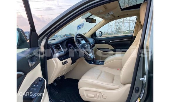 Buy Import Toyota Highlander Green Car in Import - Dubai in Agalega Islands Buy Import Toyota Highlander Green Car in Import - Dubai in Agalega Islands