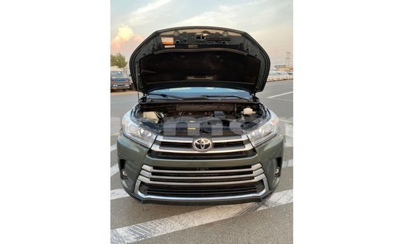 Buy Import Toyota Highlander Green Car in Import - Dubai in Agalega Islands Buy Import Toyota Highlander Green Car in Import - Dubai in Agalega Islands