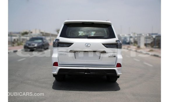 Acheter Import Voiture Lexus LX Blanc à Import - Dubai, Îles Agalega Acheter Import Voiture Lexus LX Blanc à Import - Dubai, Îles Agalega