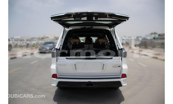 Acheter Import Voiture Lexus LX Blanc à Import - Dubai, Îles Agalega Acheter Import Voiture Lexus LX Blanc à Import - Dubai, Îles Agalega