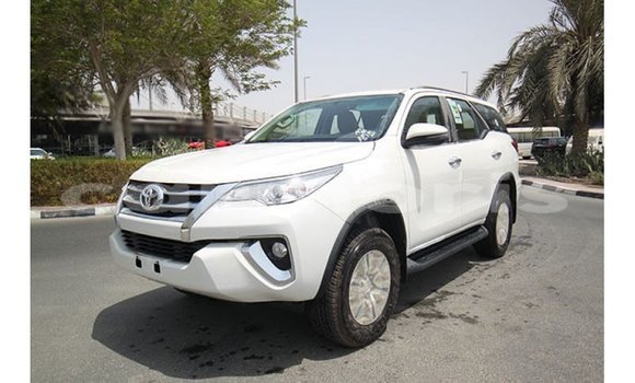 Acheter Import Voiture Toyota Fortuner Blanc à Import - Dubai, Îles Agalega Acheter Import Voiture Toyota Fortuner Blanc à Import - Dubai, Îles Agalega