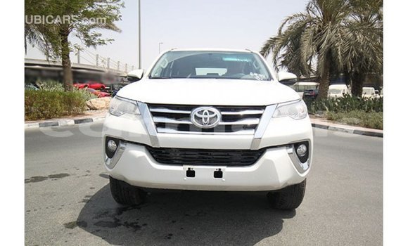 Acheter Import Voiture Toyota Fortuner Blanc à Import - Dubai, Îles Agalega Acheter Import Voiture Toyota Fortuner Blanc à Import - Dubai, Îles Agalega