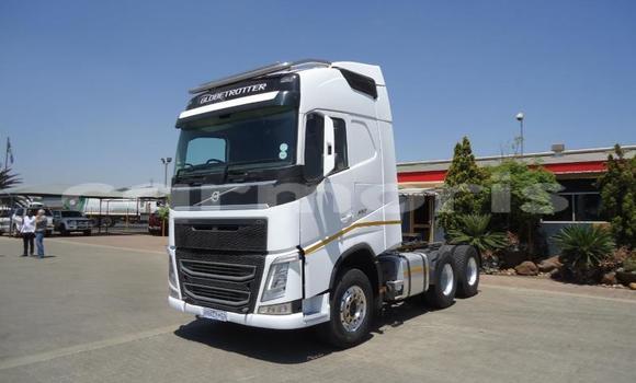 Buy Used Volvo F4 White Truck in Port Louis in Port Louis District Buy Used Volvo F4 White Truck in Port Louis in Port Louis District