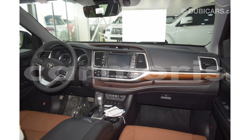 Big with watermark toyota highlander agalega islands import dubai 2796