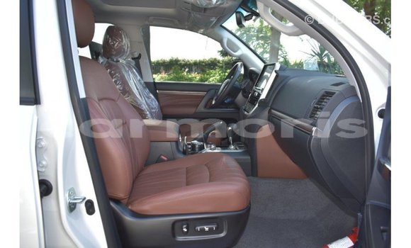 Buy Import Toyota Land Cruiser White Car in Import - Dubai in Agalega Islands Buy Import Toyota Land Cruiser White Car in Import - Dubai in Agalega Islands