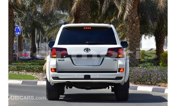 Buy Import Toyota Land Cruiser White Car in Import - Dubai in Agalega Islands Buy Import Toyota Land Cruiser White Car in Import - Dubai in Agalega Islands