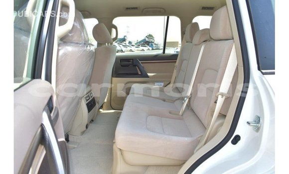 Buy Import Toyota Land Cruiser White Car in Import - Dubai in Agalega Islands Buy Import Toyota Land Cruiser White Car in Import - Dubai in Agalega Islands
