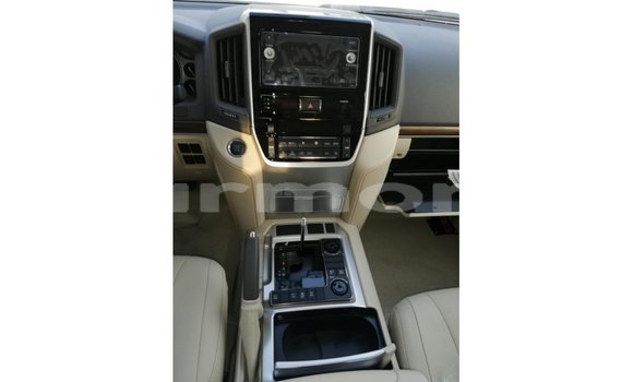 Buy Import Toyota Land Cruiser White Car in Import - Dubai in Agalega Islands Buy Import Toyota Land Cruiser White Car in Import - Dubai in Agalega Islands