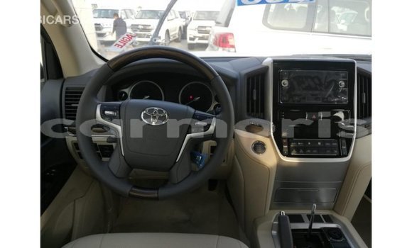 Buy Import Toyota Land Cruiser White Car in Import - Dubai in Agalega Islands Buy Import Toyota Land Cruiser White Car in Import - Dubai in Agalega Islands
