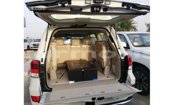 Buy Import Toyota Land Cruiser White Car in Import - Dubai in Agalega Islands Buy Import Toyota Land Cruiser White Car in Import - Dubai in Agalega Islands