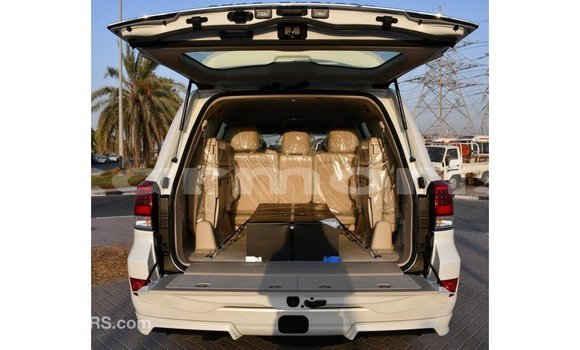 Buy Import Toyota Land Cruiser White Car in Import - Dubai in Agalega Islands Buy Import Toyota Land Cruiser White Car in Import - Dubai in Agalega Islands