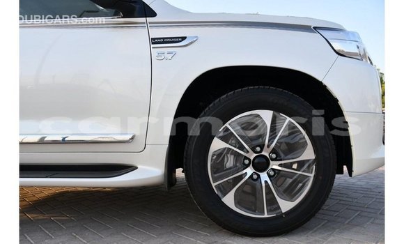 Buy Import Toyota Land Cruiser White Car in Import - Dubai in Agalega Islands Buy Import Toyota Land Cruiser White Car in Import - Dubai in Agalega Islands