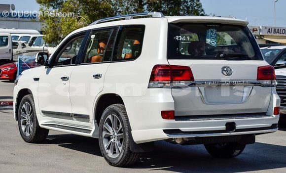 Buy Import Toyota Land Cruiser White Car in Import - Dubai in Agalega Islands Buy Import Toyota Land Cruiser White Car in Import - Dubai in Agalega Islands