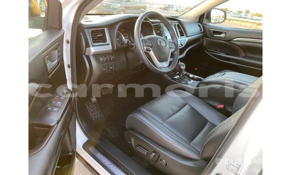 Buy Import Toyota Highlander White Car in Import - Dubai in Agalega Islands Buy Import Toyota Highlander White Car in Import - Dubai in Agalega Islands