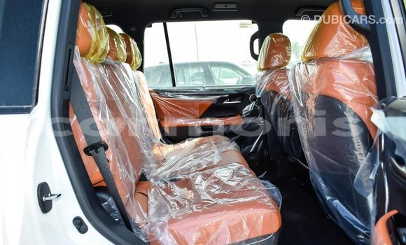 Acheter Import Voiture Lexus LX Blanc à Import - Dubai, Îles Agalega Acheter Import Voiture Lexus LX Blanc à Import - Dubai, Îles Agalega