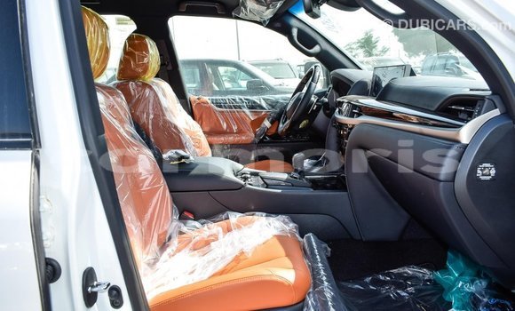 Acheter Import Voiture Lexus LX Blanc à Import - Dubai, Îles Agalega Acheter Import Voiture Lexus LX Blanc à Import - Dubai, Îles Agalega