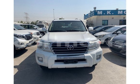 Buy Import Toyota Land Cruiser White Car in Import - Dubai in Agalega Islands Buy Import Toyota Land Cruiser White Car in Import - Dubai in Agalega Islands