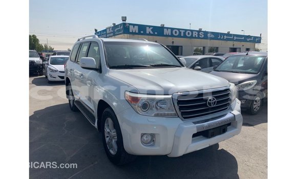 Buy Import Toyota Land Cruiser White Car in Import - Dubai in Agalega Islands Buy Import Toyota Land Cruiser White Car in Import - Dubai in Agalega Islands
