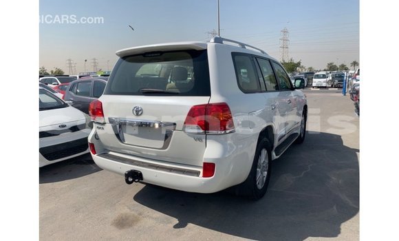 Buy Import Toyota Land Cruiser White Car in Import - Dubai in Agalega Islands Buy Import Toyota Land Cruiser White Car in Import - Dubai in Agalega Islands