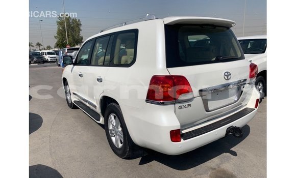 Buy Import Toyota Land Cruiser White Car in Import - Dubai in Agalega Islands Buy Import Toyota Land Cruiser White Car in Import - Dubai in Agalega Islands