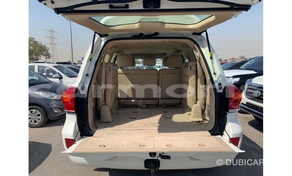 Buy Import Toyota Land Cruiser White Car in Import - Dubai in Agalega Islands Buy Import Toyota Land Cruiser White Car in Import - Dubai in Agalega Islands