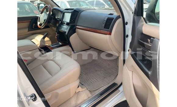 Buy Import Toyota Land Cruiser White Car in Import - Dubai in Agalega Islands Buy Import Toyota Land Cruiser White Car in Import - Dubai in Agalega Islands