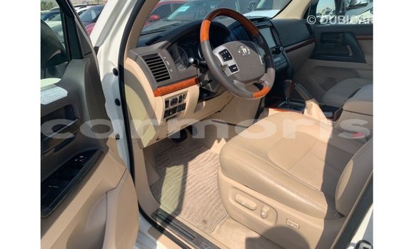 Buy Import Toyota Land Cruiser White Car in Import - Dubai in Agalega Islands Buy Import Toyota Land Cruiser White Car in Import - Dubai in Agalega Islands