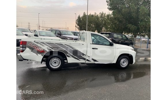 Buy Import Mitsubishi L200 White Car in Import - Dubai in Agalega Islands Buy Import Mitsubishi L200 White Car in Import - Dubai in Agalega Islands