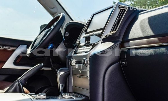 Acheter Import Voiture Toyota Land Cruiser Noir à Import - Dubai, Îles Agalega Acheter Import Voiture Toyota Land Cruiser Noir à Import - Dubai, Îles Agalega