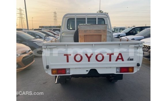 Buy Import Toyota Land Cruiser White Car in Import - Dubai in Agalega Islands Buy Import Toyota Land Cruiser White Car in Import - Dubai in Agalega Islands