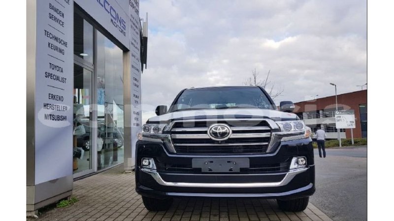 Big with watermark toyota land cruiser agalega islands import dubai 3156